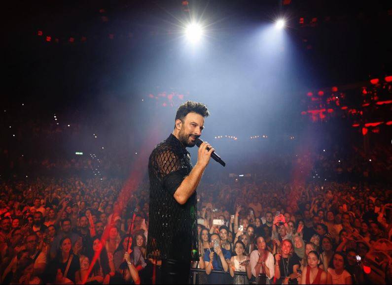 Megastar Tarkan dönüyor: Site çöktü, bilet fiyatı el yakıyor! - Resim : 10