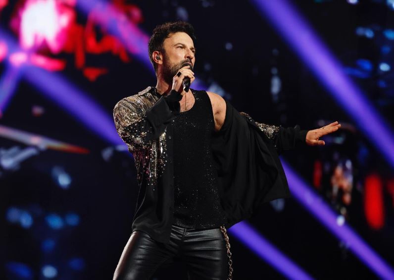 Megastar Tarkan dönüyor: Site çöktü, bilet fiyatı el yakıyor! - Resim : 12