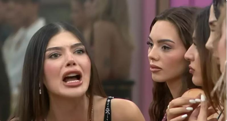 Kısmetse Olur: Aşkın Gücü’nde saç baş yolduran kavga! Ayla ve Belis birbirine girdi: Öykü Serter çaresiz kaldı - Resim : 18