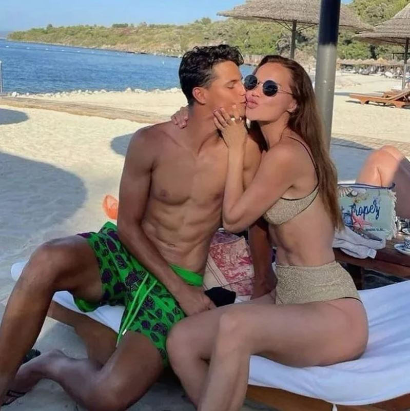 Ebru Şallı’dan gelin adayıyla yemekte: 20’lik yakışıklı Beren Tan’ın sevgilisi Laçin Terlemez ile ilk pozu! - Resim : 4