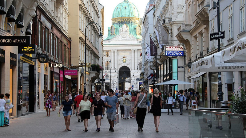 Dünyanın en pahalı caddeleri belli oldu: Taht el değiştirdi, Türkiye'den tek cadde listede! - Resim : 2