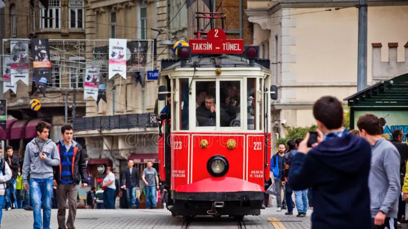 Dünyanın en pahalı caddeleri belli oldu: Taht el değiştirdi, Türkiye'den tek cadde listede! - Resim : 12