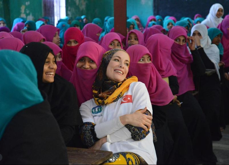 Umuda Koşanlar Derneği'nin Kurucusu Gamze Özçelik ve eşi Reşhad Strik'ten romantik paylaşım: "Benim cennetim..." - Resim : 20