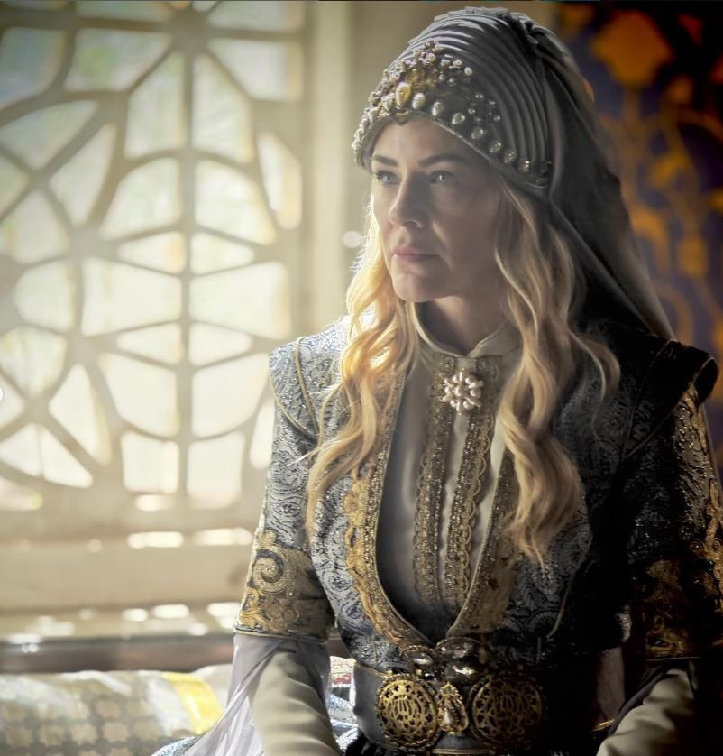 Mehmed Fetihler Sultanı’nın Halime Hatun'u Emine Ün’ün genç kalmasının sırrı ne? Kim der 48 yaşında! - Resim: 3