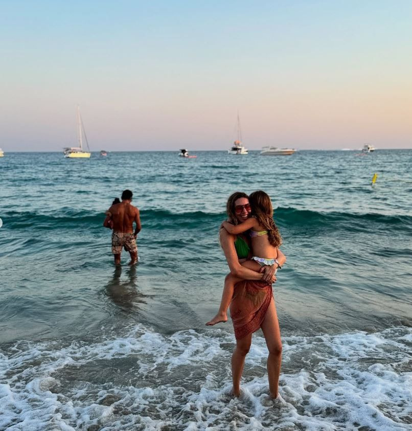 Sinem Kobal kızlarıyla doğayla baş başa: Mutluluk pozları mest etti! - Resim: 12