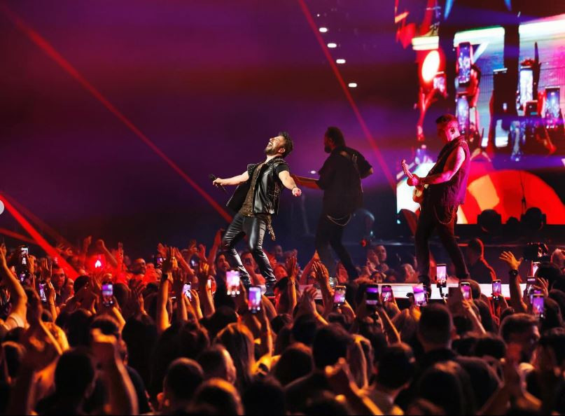 Megastar Tarkan dönüyor: Site çöktü, bilet fiyatı el yakıyor! - Resim : 13