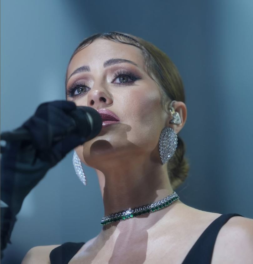 Komşu dehşeti! Ünlü şarkıcı Derya Uluğ ve müzisyen nişanlısı Asil Gök soluğu savcılıkta aldı - Resim : 2