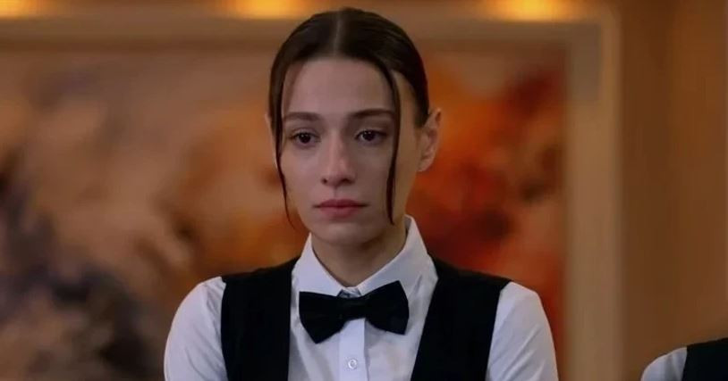 Serenay Sarıkaya'nın kopyası Sümeyye Aydoğan, sevgilisi Atakan Hoşgören ile yakalandı! Gala sürprizi - Resim : 12