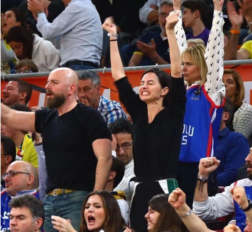 Yasemin Ergene’den ayrılan İzzet Özilhan eğlencede yakalandı: Bekar hayatına hızlı giriş yaptı - Resim: 15