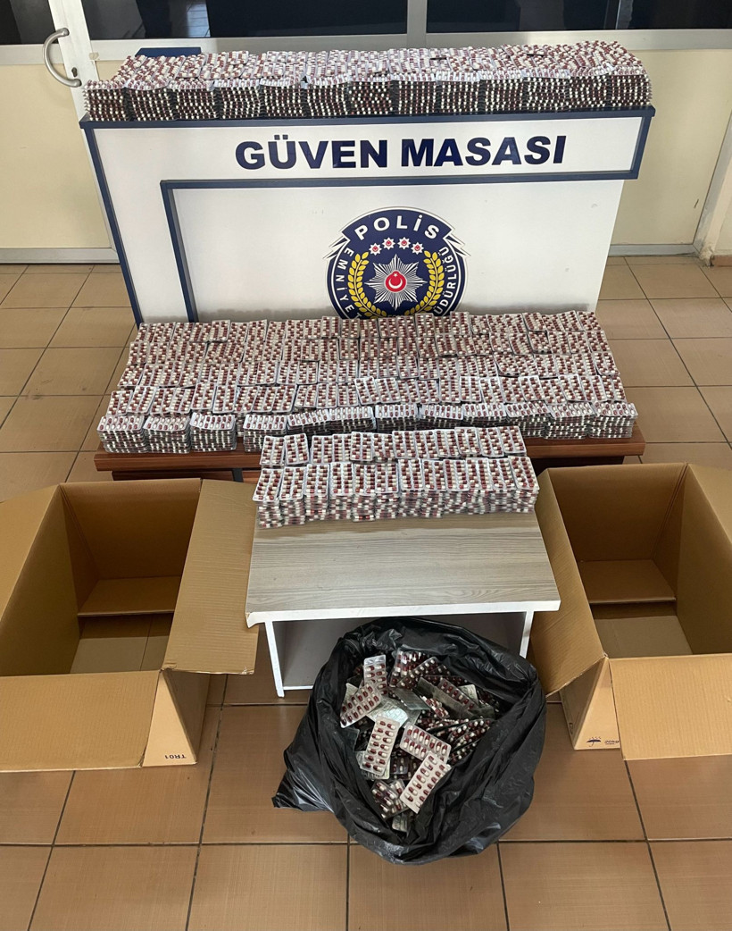 Adana'da 34 bin 176 sentetik hap ele geçirildi - Resim : 1