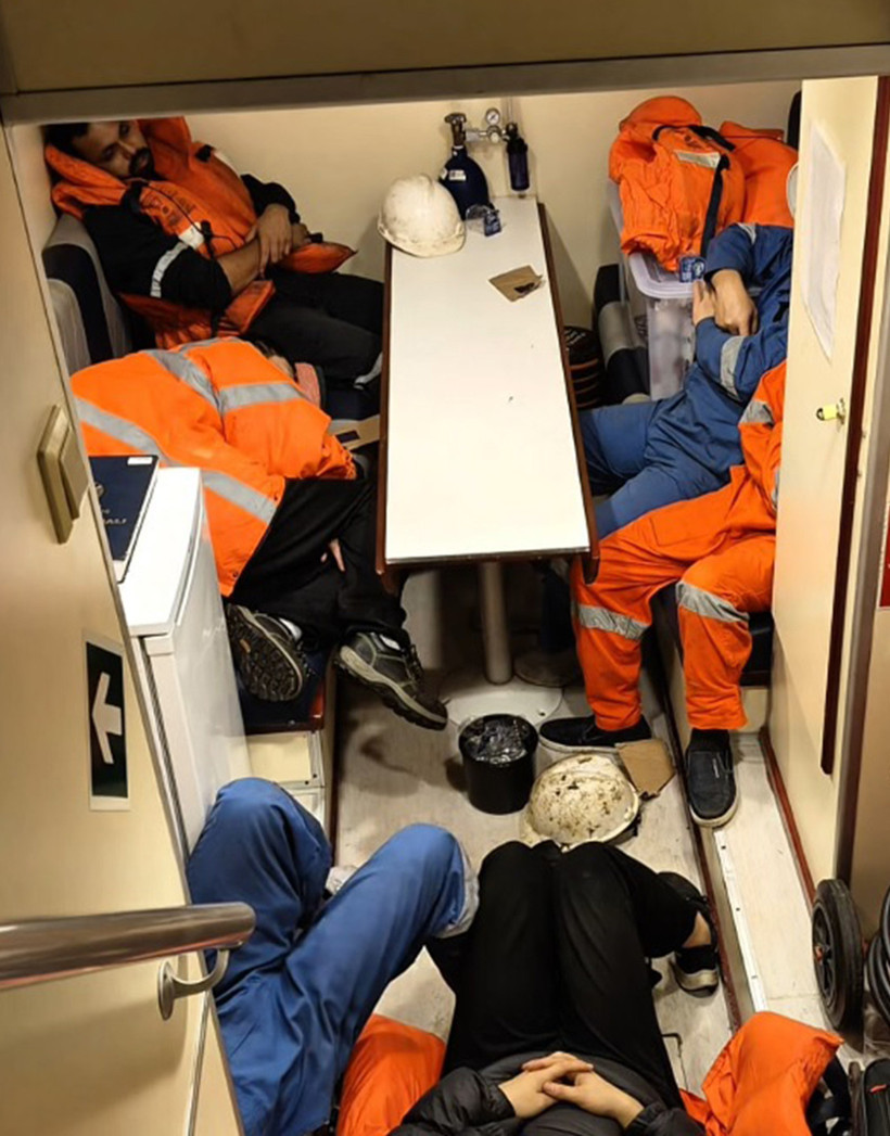 Rusya’ya giden 2 gemi dibimizde alev aldı - Resim : 1