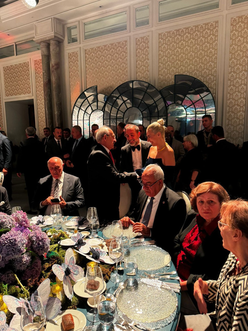 Ankara, Çırağan'daki düğünü konuşuyor! Listeyi gören bir daha dönüp  bakıyor... Sokağa çıkamaz demişti, nikah şahidi oldu