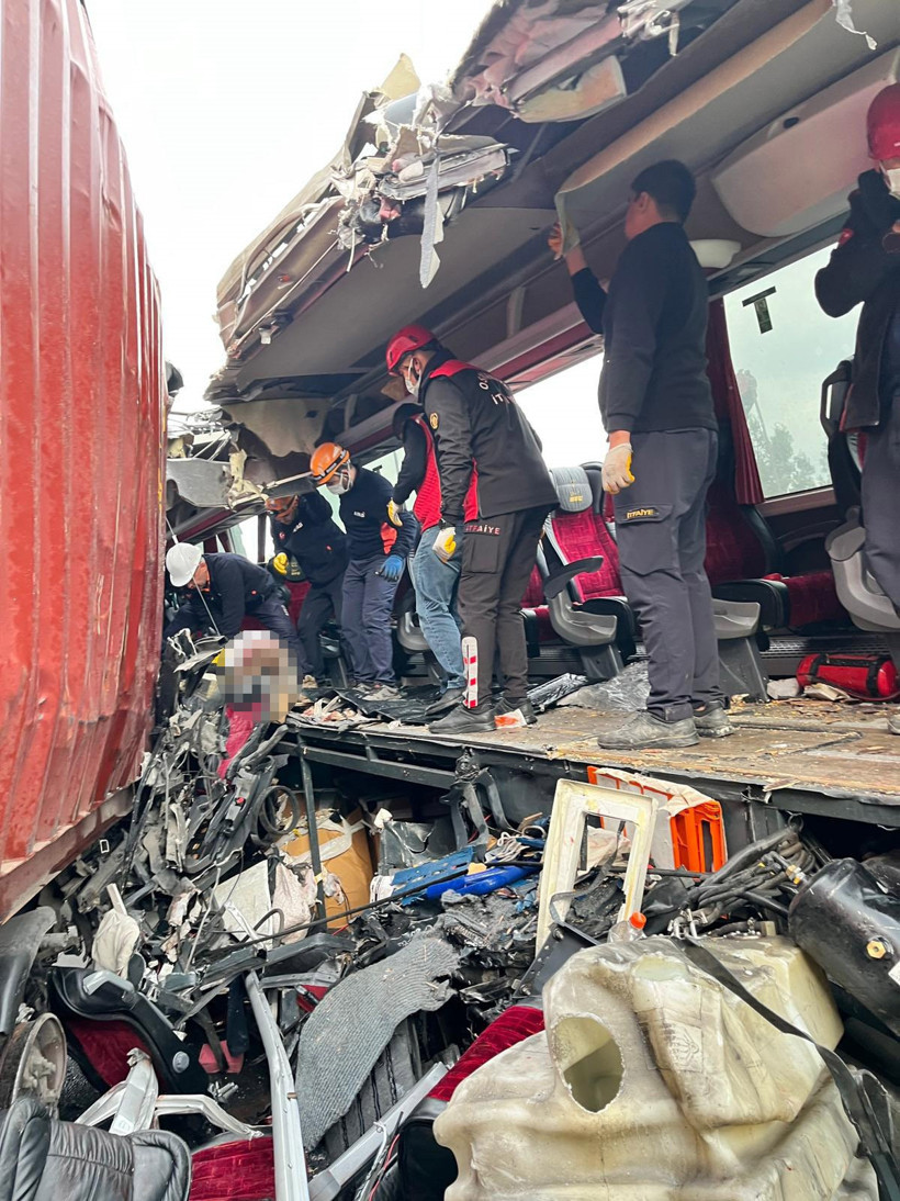 Adana- Gaziantep otoyolunda facia: 7 ölü - Resim : 4