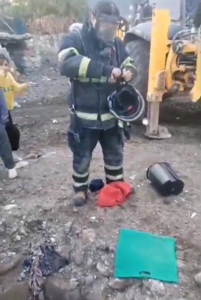 Derinliklerdeki kuyuda horoz kurtarma operasyonu! Nefesler tutuldu - Resim : 3