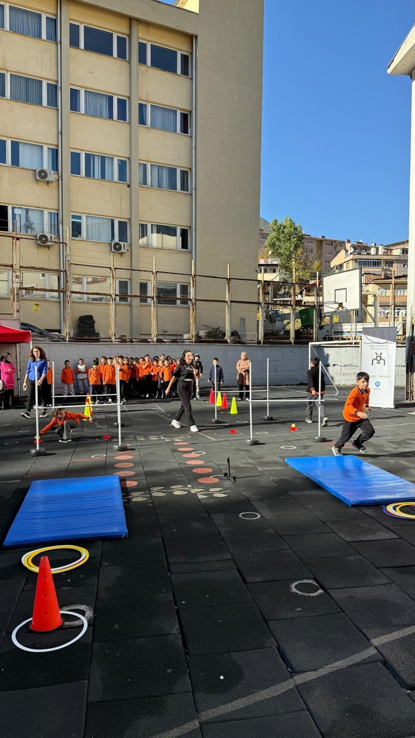 Team Paribu Seninle, Artvin’de çocuklarla buluştu - Resim : 1