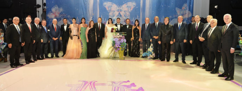 Ankara, Çırağan’daki düğünü konuşuyor! Listeyi gören bir daha dönüp bakıyor... Sokağa çıkamaz demişti, nikah şahidi oldu - Resim : 1