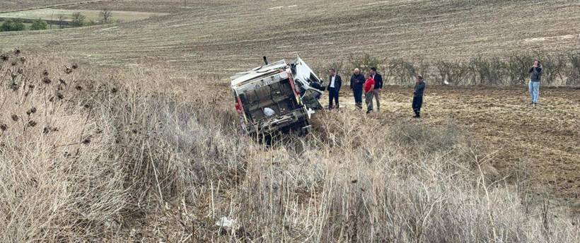 Kupa kısmı koptu, kamyon ikiye ayrıldı: Çorlu'da feci kaza! - Resim : 2
