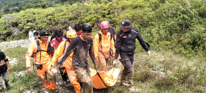 Asya sular altında: 4 ülkede binden fazla ölü - Resim : 1