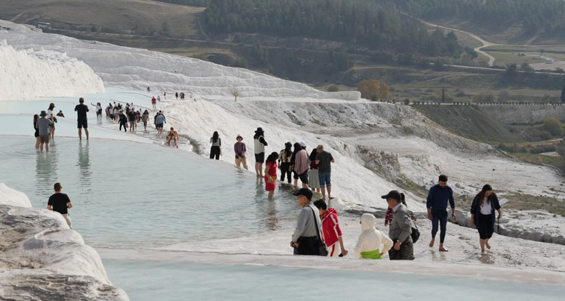 Travertenler Asyalı kafilelerle doldu - Resim : 2