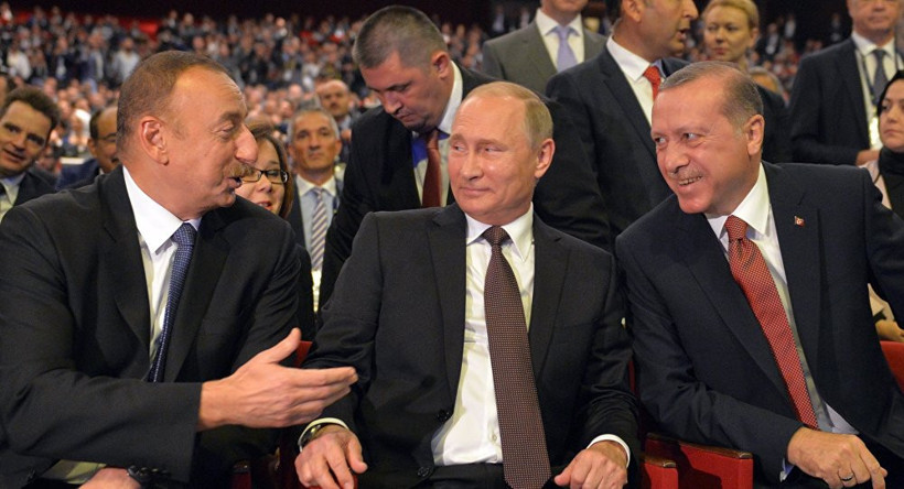 İlham Aliyev’i ipten alan telefon! Öyle birisi haber verdi ki... - Resim : 1