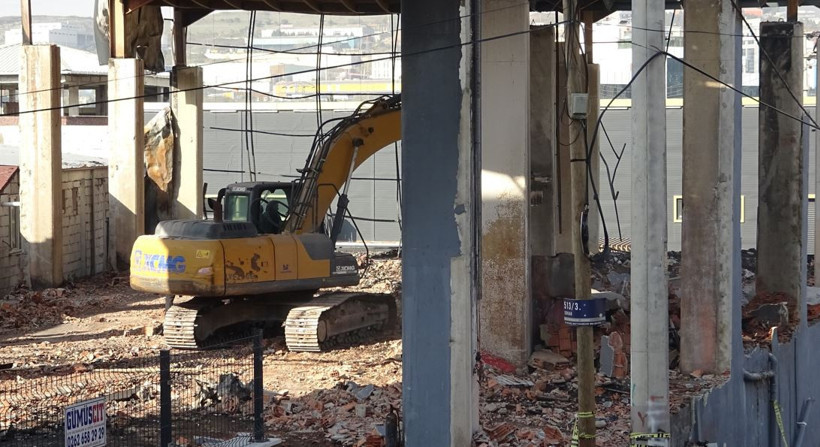 Kozmetik fabrikasında yıkım başladı! 7 kişiye mezar olmuştu - Resim : 4