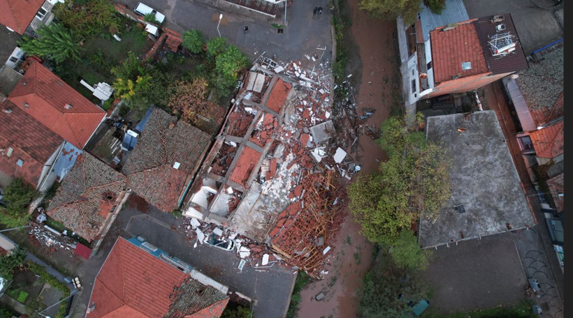 Sındırgı'daki depremin hasarı gün ağarınca ortaya çıktı! Kameralara böyle yansıdı - Resim : 7