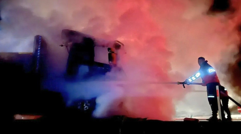 Seyir halindeki tır alev topuna döndü - Resim : 3