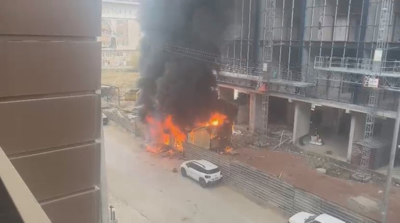 İzmit’te işçi konteyneri alev topuna döndü! - Resim : 1