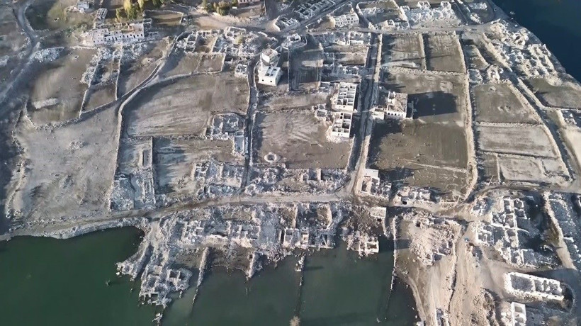 Baraj suları çekildi, alttan eski köy çıktı - Resim: 2