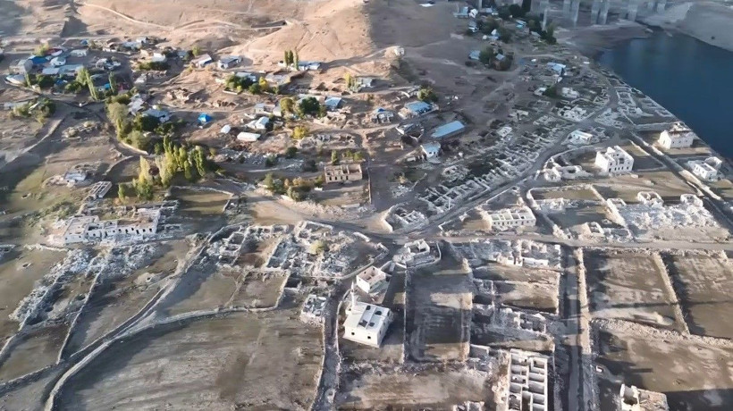 Baraj suları çekildi, alttan eski köy çıktı - Resim: 5