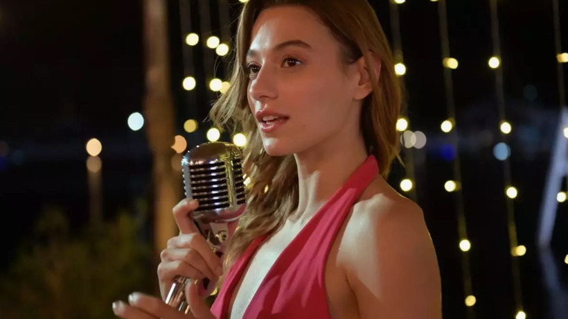 Serenay Sarıkaya'nın kopyası Sümeyye Aydoğan, sevgilisi Atakan Hoşgören ile yakalandı! Gala sürprizi - Resim : 3