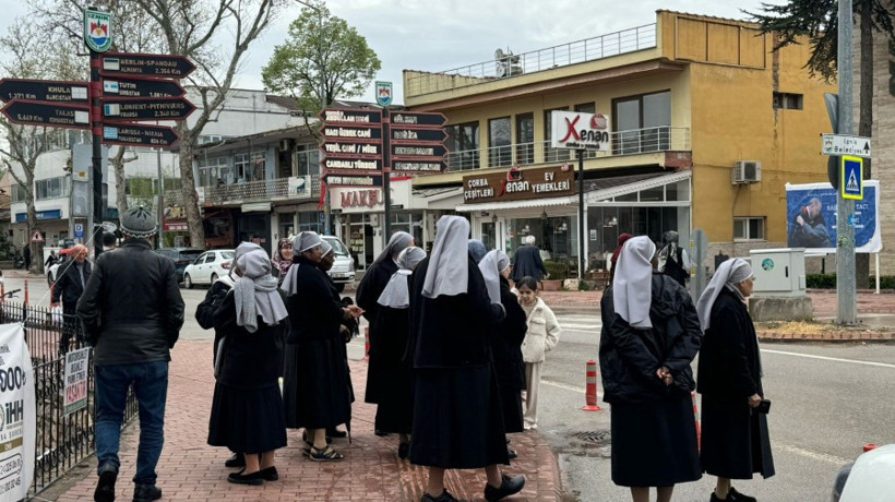 Papadan önce rahibeler geldi - Resim : 4