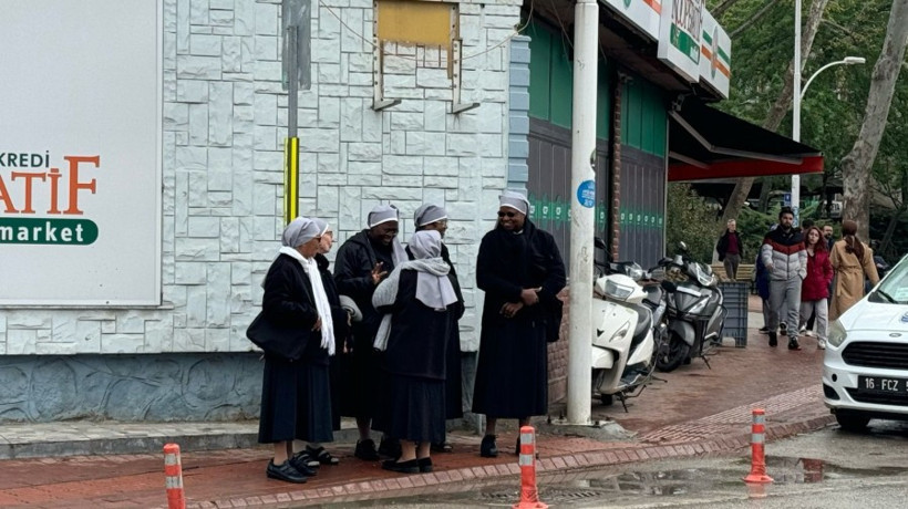 Papadan önce rahibeler geldi - Resim : 6