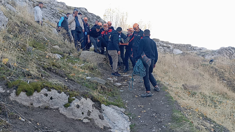 40 yaşındaki gezgin Van Kalesi’nde düştü: Ekipler seferler oldu - Resim : 5