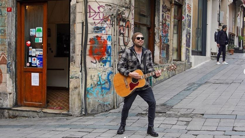 Ünlü şarkıcı Murat Dalkılıç'ın son hali hayranlarını endişelendirdi! 12. kez bıçak altına mı yattı? - Resim: 44