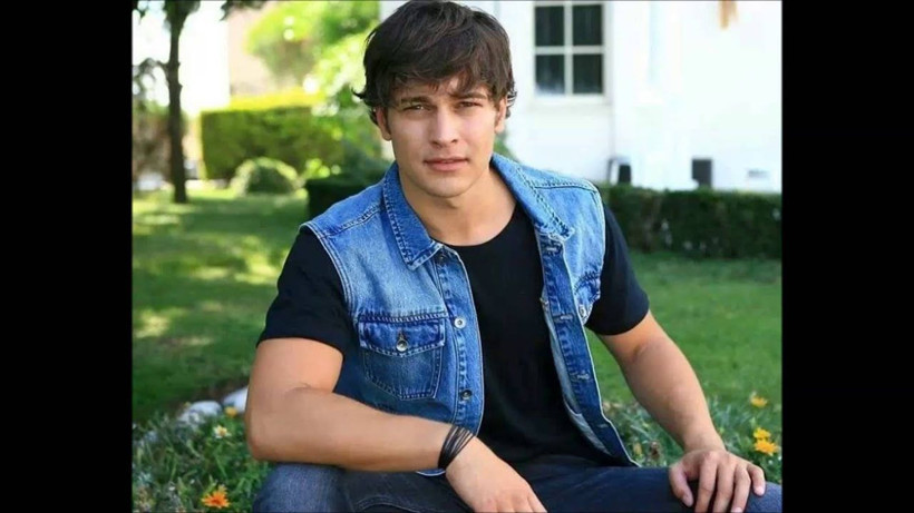 Sevimli köpekle oynayan bu çocuk Türkiye’nin en ünlü oyuncusu! Eşref Rüya’nın ağır abisi kim? - Resim: 25