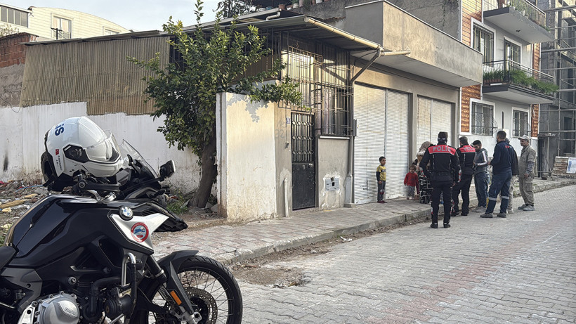 Soba borusu takarken çatıdan düştü: Kadın ağır yaralı! - Resim : 2