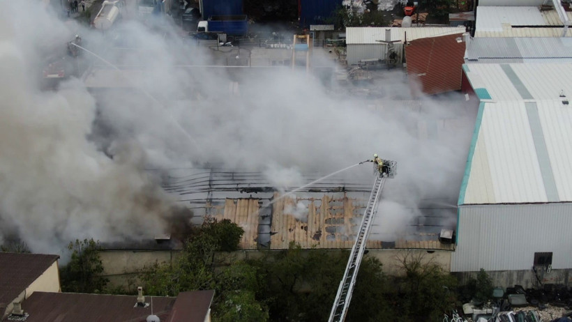 Ataşehir'de korkutan fabrika yangını! 4 işçi dumandan etkilendi - Resim : 3