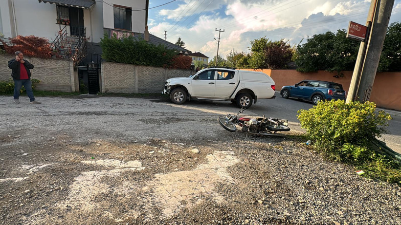 Düzce'de korkutan kaza: Pikap çarptı, 2 genç hastanelik oldu! - Resim : 1