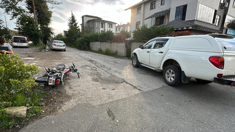 Düzce'de korkutan kaza: Pikap çarptı, 2 genç hastanelik oldu! - Resim : 3