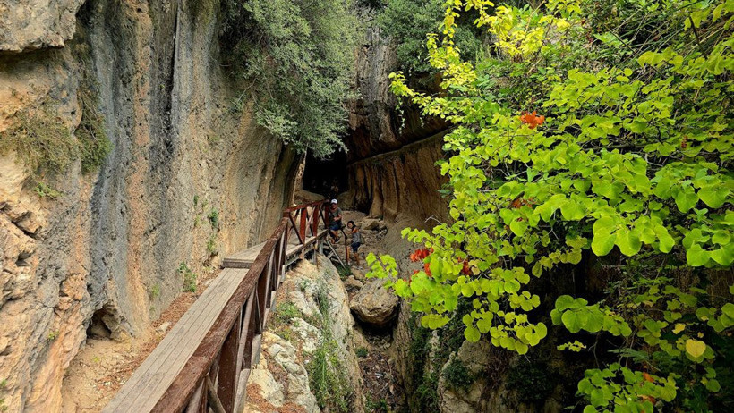 Türkiye’deki tarihi sırra turist akını! İçeri adım atanın tüyleri diken diken oluyor - Resim: 8