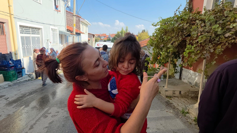 Kütahya bu anneyi konuşuyor: İki çocuğunu alevlerden kurtardı! - Resim : 4