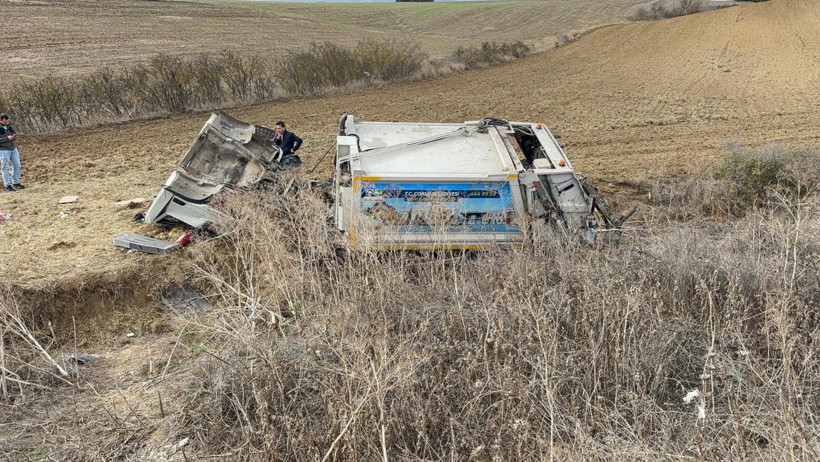 Kupa kısmı koptu, kamyon ikiye ayrıldı: Çorlu'da feci kaza! - Resim : 1
