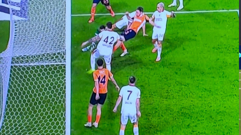 Başakşehir - Galatasaray maçına damga vuran ofsayt kararı! - Resim : 1