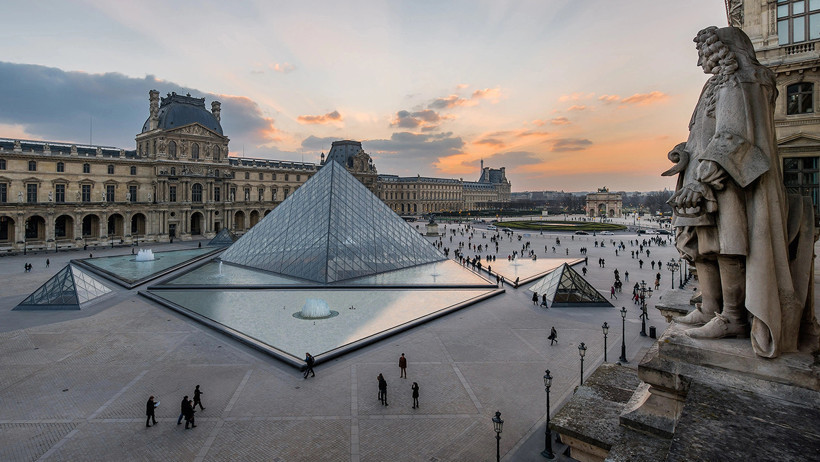 Louvre Müzesi’ni kuyumcu soyar gibi soydular - Resim : 1