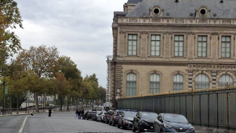 Louvre Müzesi’ni kuyumcu soyar gibi soydular - Resim : 3