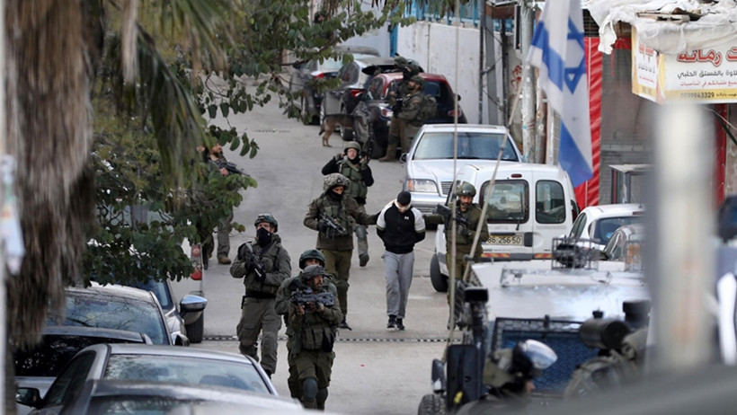 İsrail'den Batı Şeria'ya buldozerli baskın - Resim : 1