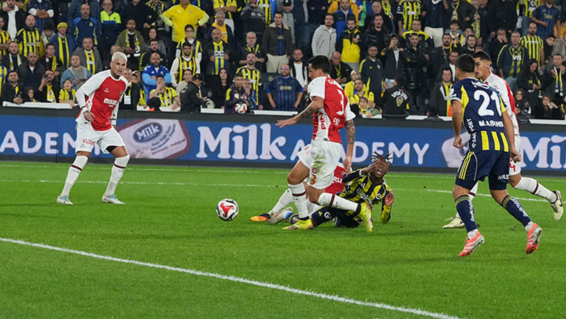 Fenerbahçe'nin Fatih Karagümrük'e karşı kazandığı penaltıda karar doğru mu? beIN Trio ekibi son noktayı koydu! - Resim : 2