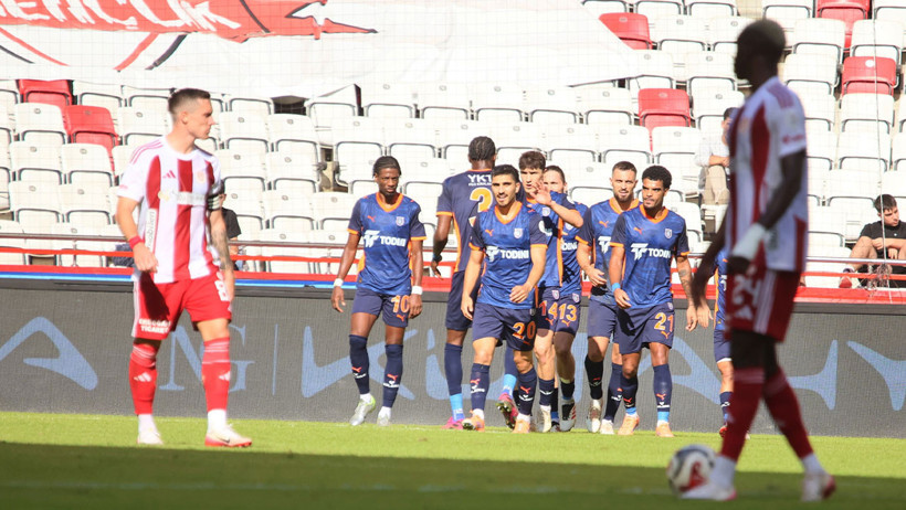 Başakşehir deplasmanda farklı kazandı! Nuri Şahin eski takımını devirdi - Resim : 1