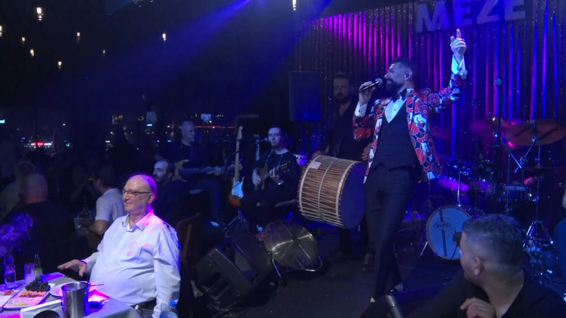 Ünlü sanatçı Mehmet Çevik'ten sahne ortasında şok karar: 36 doğum günü kutlaması! - Resim : 3